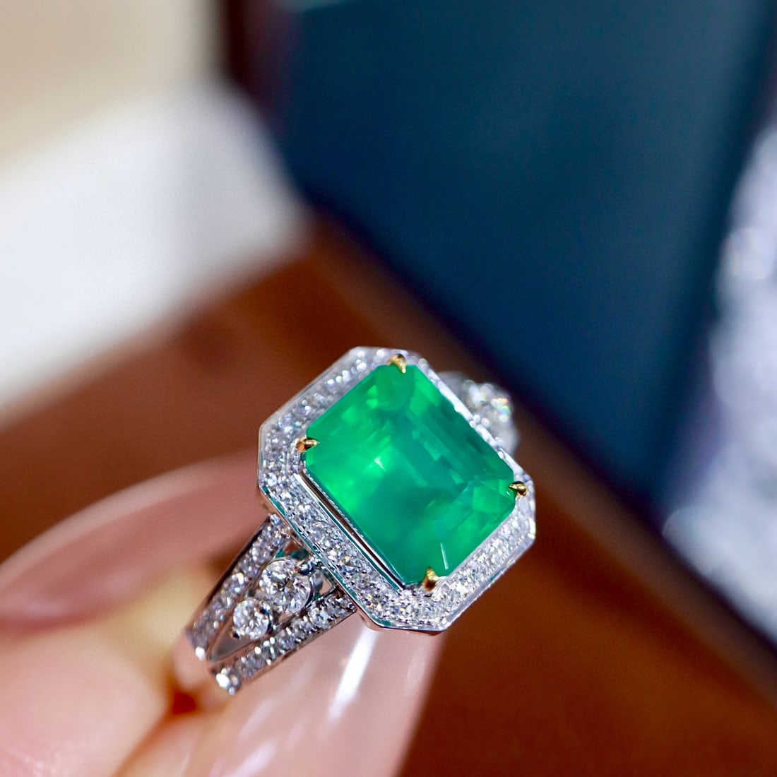 14k Gold 2.10 Ctw Natural Emerald & Diamond Ring - 3