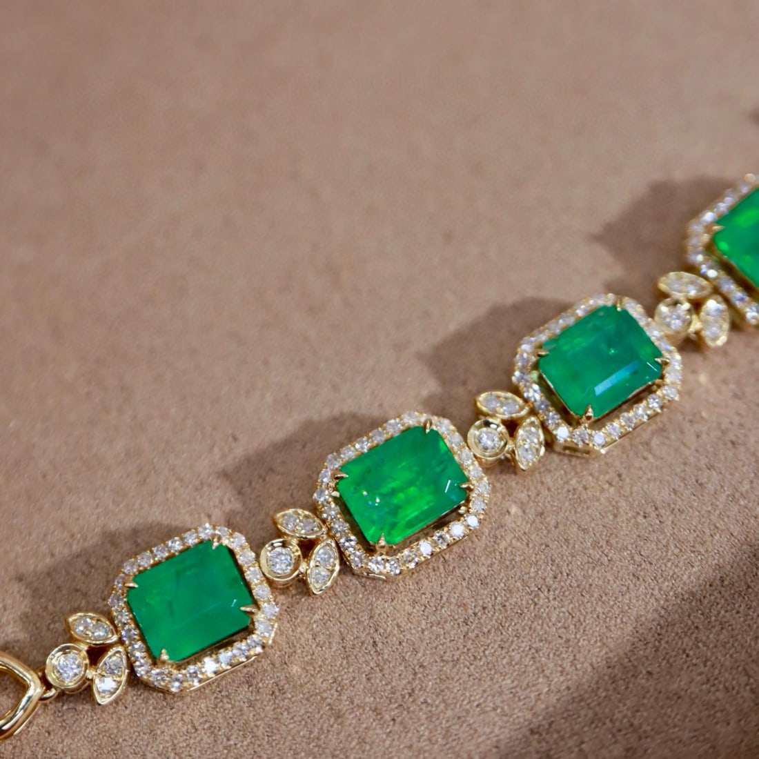 14k Gold 7.34 Ctw Natural Emerald & Diamond Bracelet - 3