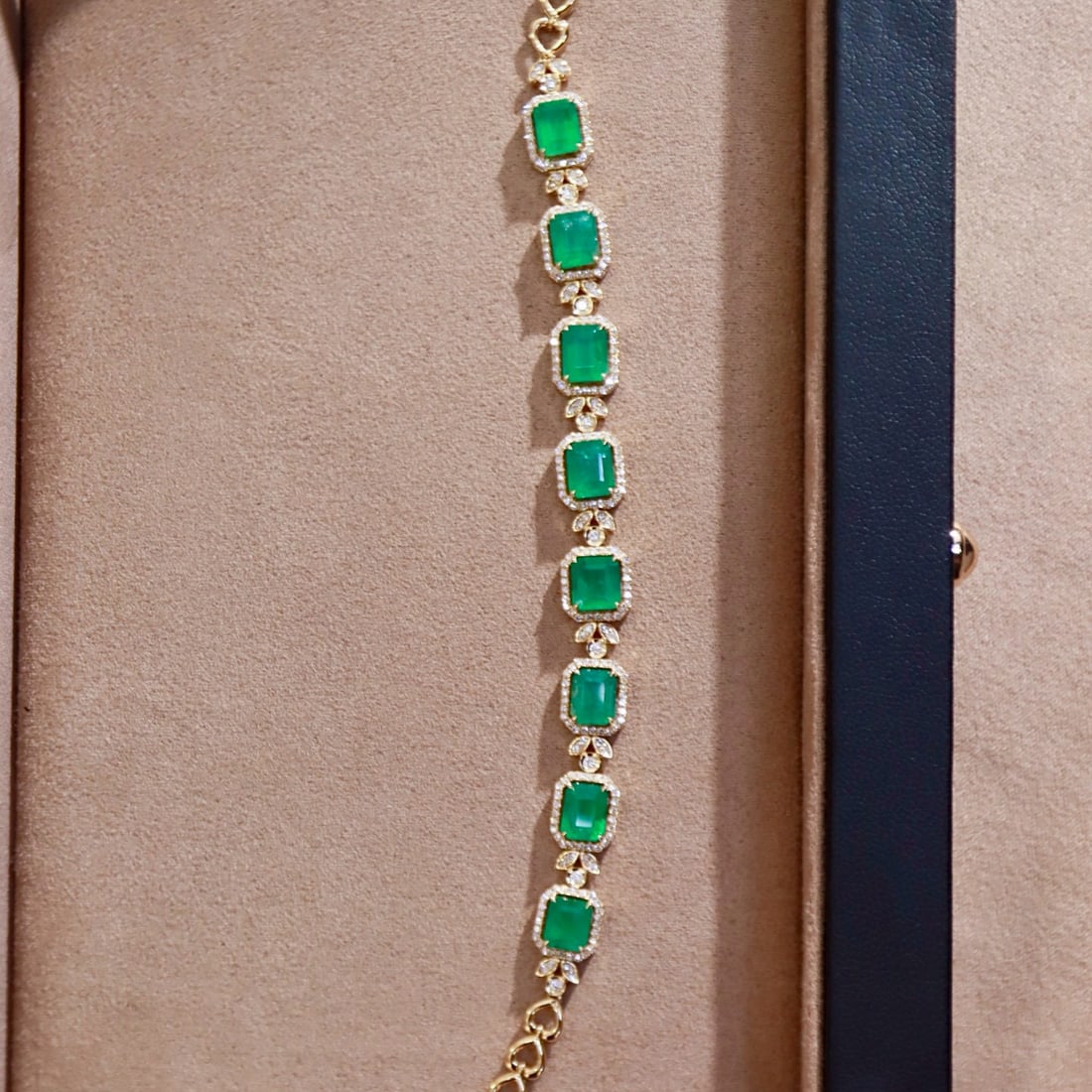 14k Gold 7.34 Ctw Natural Emerald & Diamond Bracelet - 4
