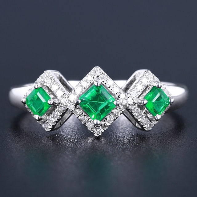 14k Gold 0.53 Ctw Natural Emerald & Diamond Ring: Ref:231137095 // gold content:14k gold // ring size:7. 25us // // main gemstone:emerald // shape:square // carat weight:0. 38ct // color:green // treatment:natural // // adjacent gemstone 2 :