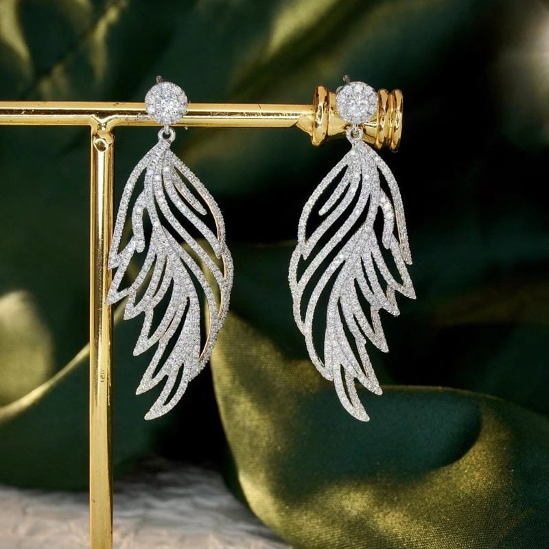 14k Gold 1.86 Ct Natural H Diamond Earrings: Ref:231137123 // gold content:14k gold // main gemstone:diamond // shape:round // carat weight:1. 86ct // clarity grade:vs-si // color:h // treatment:natural // cut grade:g // Condition: NewLow