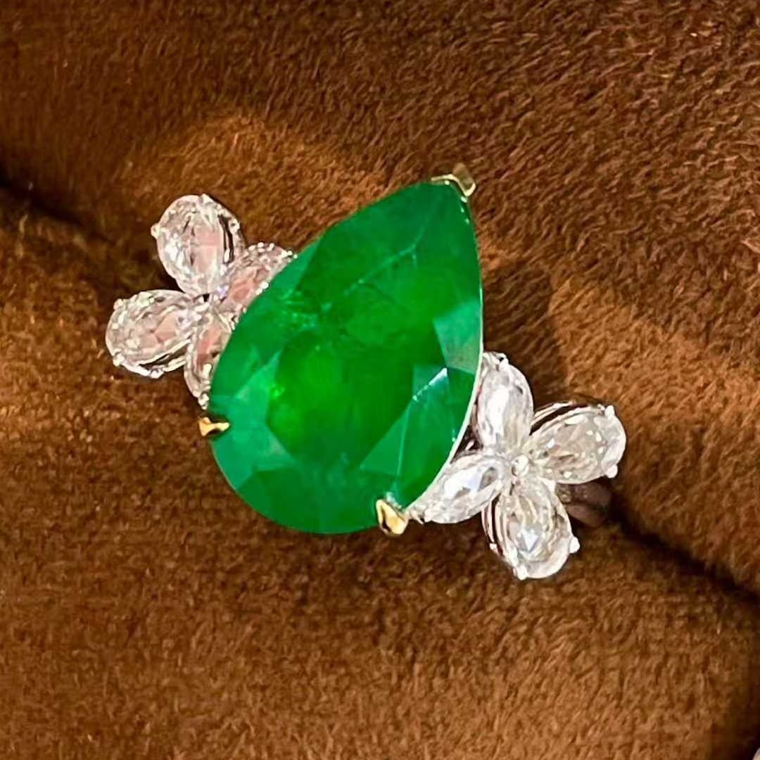 14k Gold 2.9 Ct Natural Emerald & Diamond Ring: Ref:231137139 // gold content:14k gold // ring size:7. 25us // // main gemstone:emerald // shape:pear // carat weight:2. 9ct // color:green // treatment:natural // // adjacent gemstone 2 : diamond