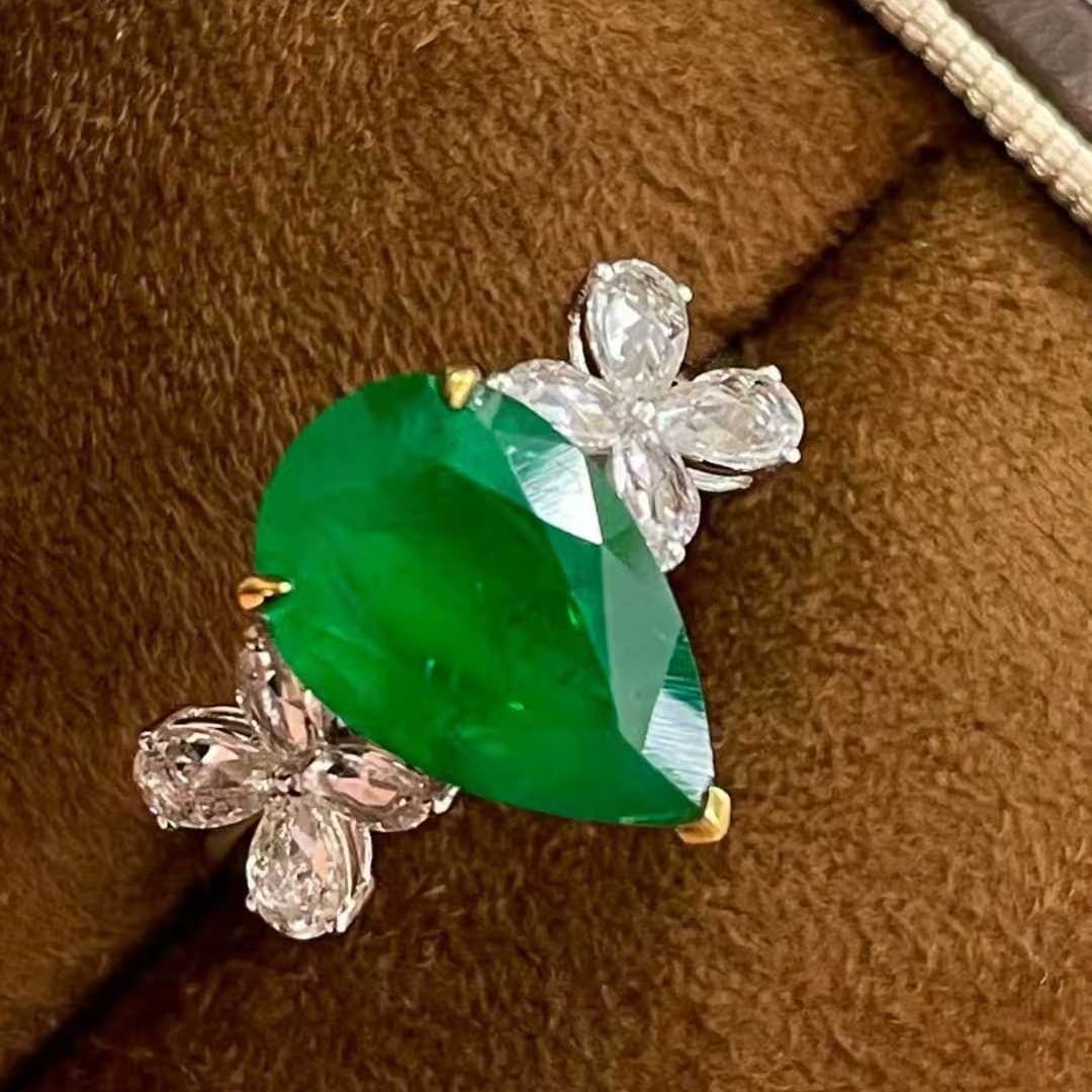 14k Gold 2.9 Ct Natural Emerald & Diamond Ring - 3