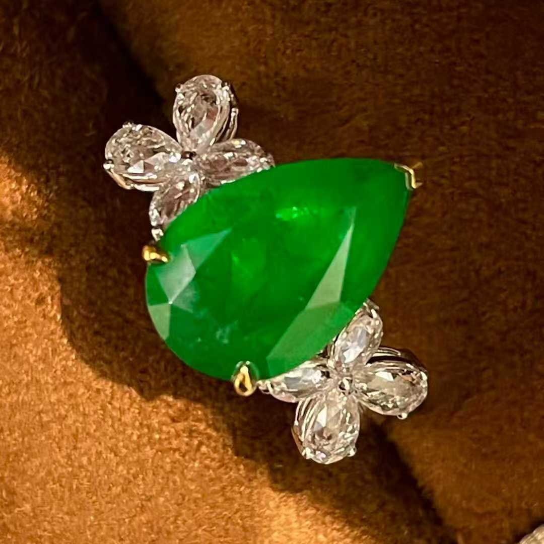 14k Gold 2.9 Ct Natural Emerald & Diamond Ring - 4