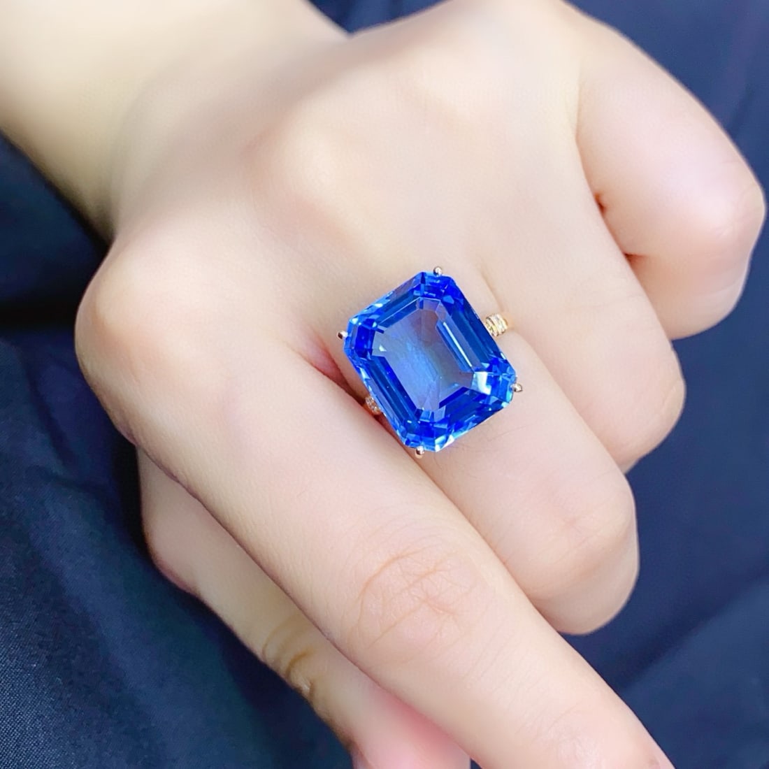 14k Gold 18.02 Ctw Natural Topaz & Diamond Ring - 4