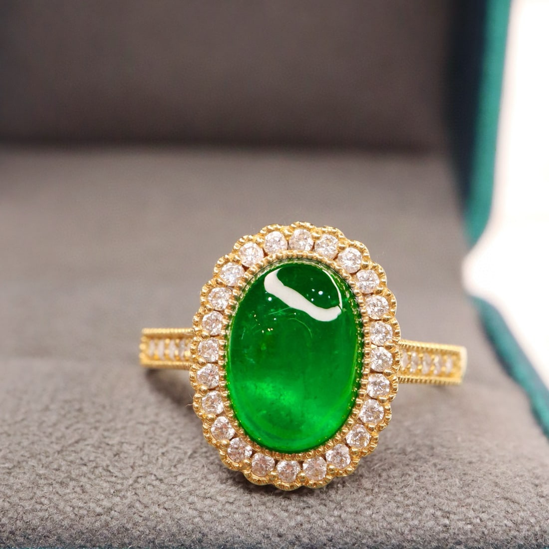 14k Gold 2.80 Ctw Vivid Green Natural Emerald & Diamond Ring - 3