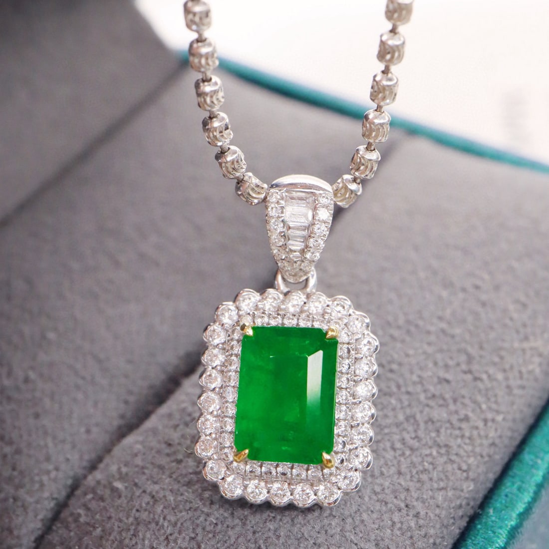 14k Gold 1.66 Ctw Vivid Green Natural Emerald & Diamond Pendant( Without Chain ): Ref:231137185 // gold content:14k gold // main gemstone:emerald // shape:octagonal // carat weight:1. 29ct // color:vivid green // treatment:natural // // adjacent gemstone 2 : diamond //