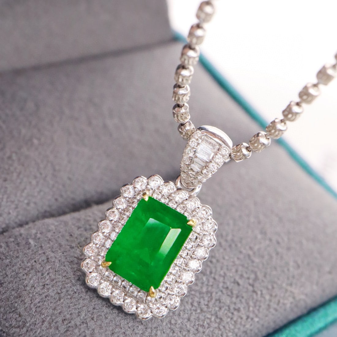 14k Gold 1.66 Ctw Vivid Green Natural Emerald & Diamond Pendant( Without Chain ) - 2