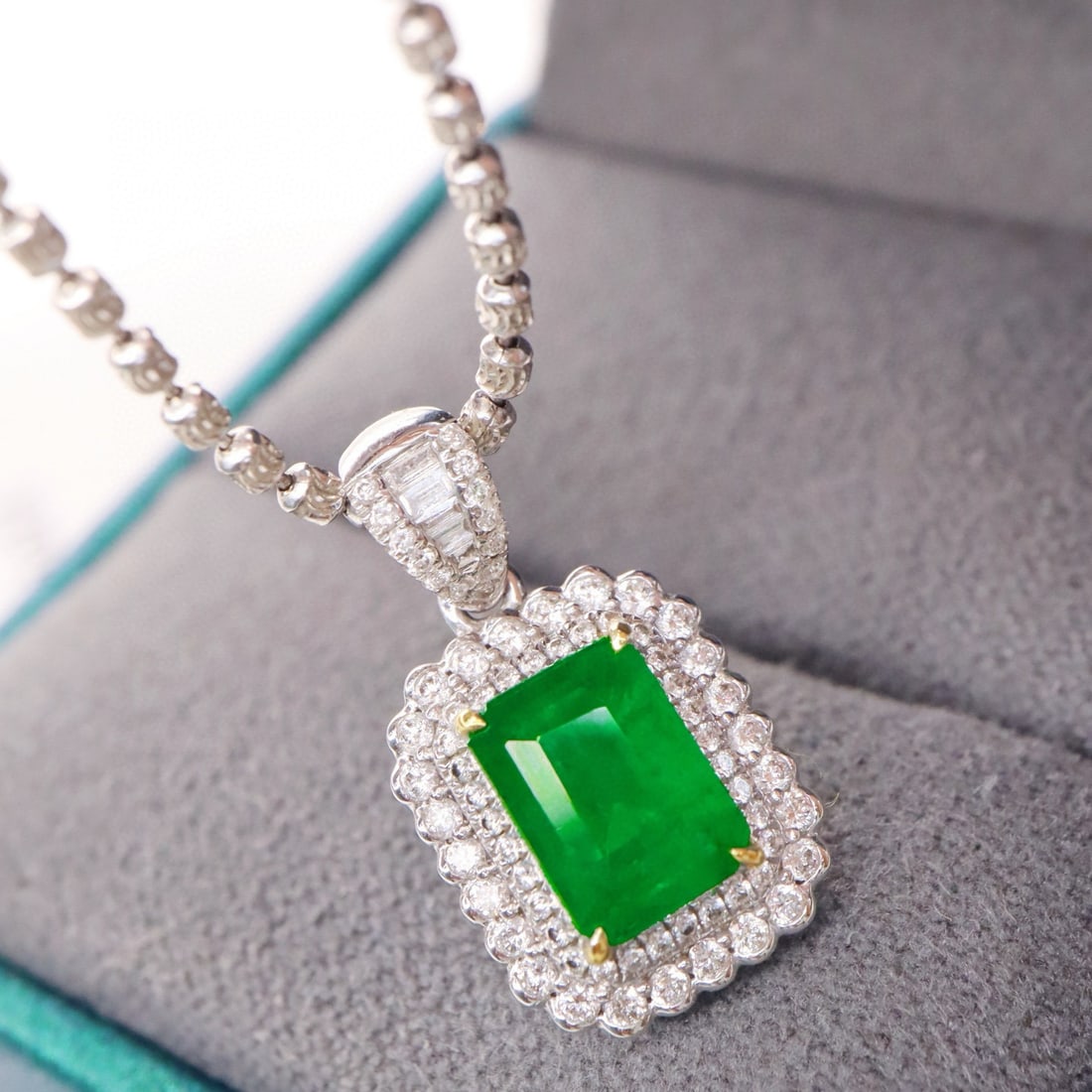 14k Gold 1.66 Ctw Vivid Green Natural Emerald & Diamond Pendant( Without Chain ) - 4
