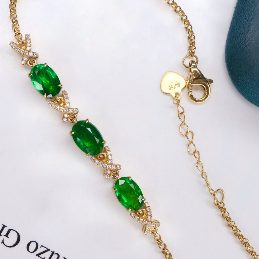 14k Gold 2.06 Ctw Vivid Green Natural Emerald & Diamond Bracelet: Ref:231137187 // gold content:14k gold // main gemstone:emerald // shape:oval // carat weight:1. 9ct // color:vivid green // treatment:natural // // adjacent gemstone 2 : diamond // shape:round //
