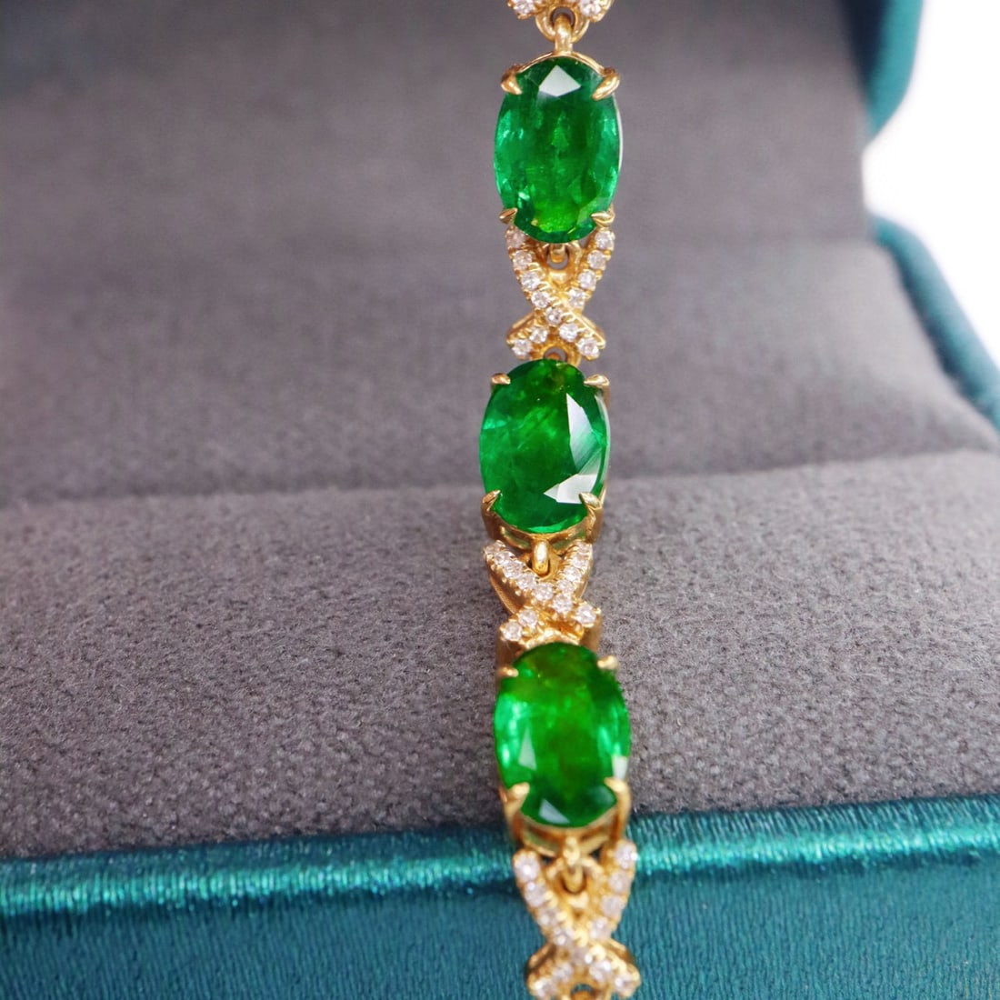 14k Gold 2.06 Ctw Vivid Green Natural Emerald & Diamond Bracelet - 2