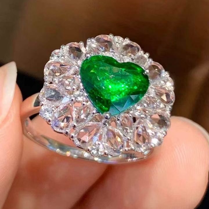 14k Gold 1.6 Ct Vivid Green Natural Tsavorite & Sapphire & Diamond Ring - 3