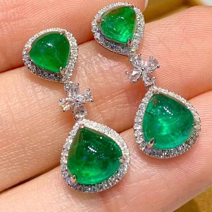 14k Gold 4.05 Ct Natural Emerald & Diamond Earrings: Ref:231137209 // gold content:14k gold // main gemstone:emerald // shape:pear // carat weight:4. 05ct // color:green // treatment:natural // // adjacent gemstone 2 : diamond // shape:round //