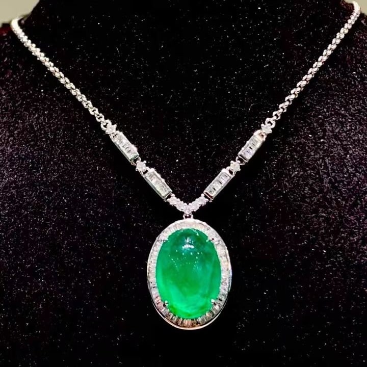 14k Gold 6.5 Ct Natural Emerald & Diamond Necklace: Ref:231137210 // gold content:14k gold // main gemstone:emerald // shape:oval // carat weight:6. 5ct // color:green // treatment:natural // // adjacent gemstone 2 : diamond // shape:multiple //