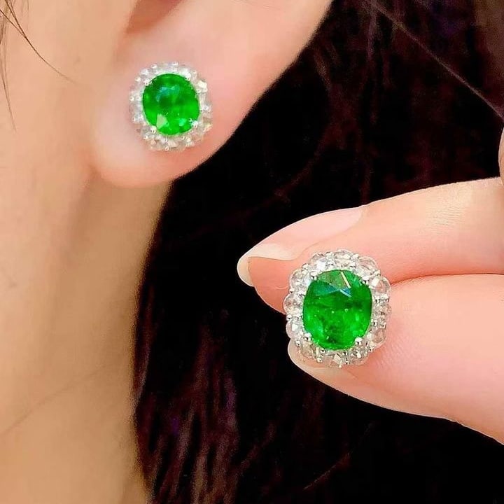 14k Gold 2.5 Ct Natural Tsavorite & Diamond Earrings - 4