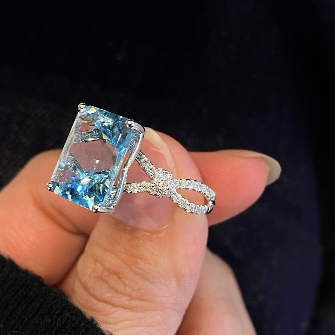 14k Gold 6.05 Ctw Natural Aquamarine & Diamond Ring - 2