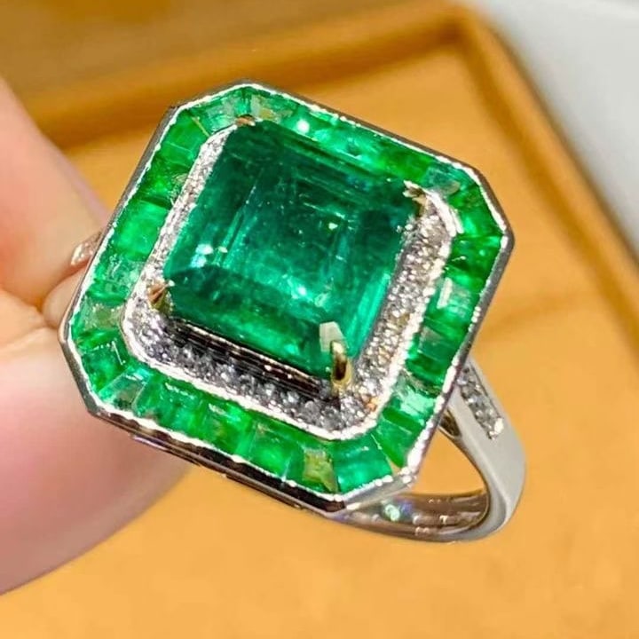 14k Gold 3 Ct Natural Emerald & Diamond Ring - 3