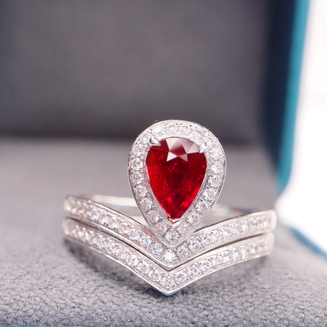 14k Gold 1.33 Ctw Natural Ruby & Diamond Ring: Ref:231137256 // gold content:14k gold // ring size:7. 25us // // main gemstone:ruby // shape:pear // carat weight:1. 00ct // color:pigeonblood red // treatment:natural // // adjacent gemstone 2 : dia