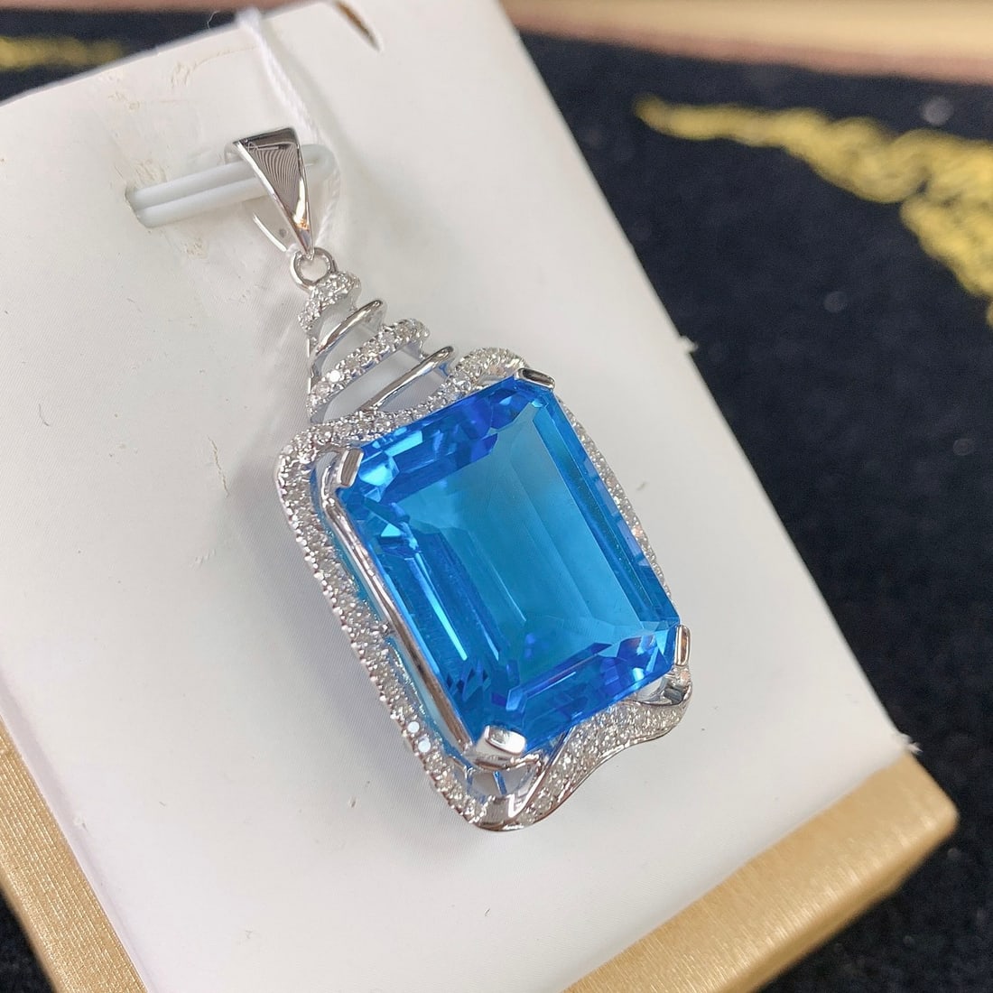 14k Gold 27.65 Ctw Natural Topaz & Diamond Pendant( Without Chain ) - 3