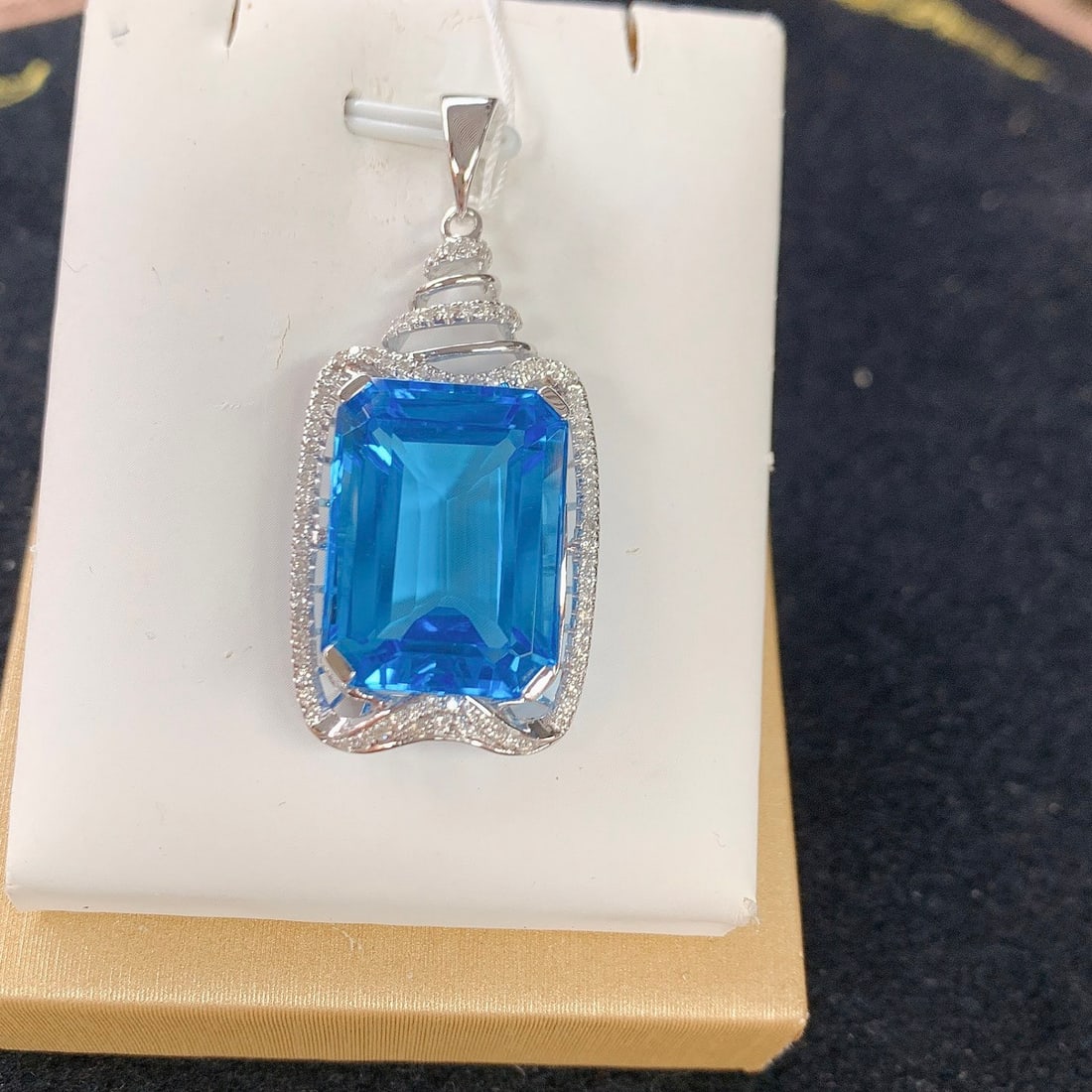 14k Gold 27.65 Ctw Natural Topaz & Diamond Pendant( Without Chain ) - 4