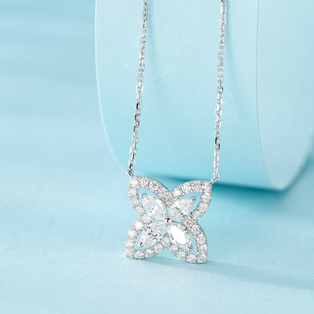 14k Gold 0.53 Ctw Natural H Diamond Necklace: Ref:231138072 // gold content:14k gold // main gemstone:diamond // shape:marquise // carat weight:0. 32ct // clarity grade:vs-si // color:h // treatment:natural // // adjacent gemstone 2 : diamond