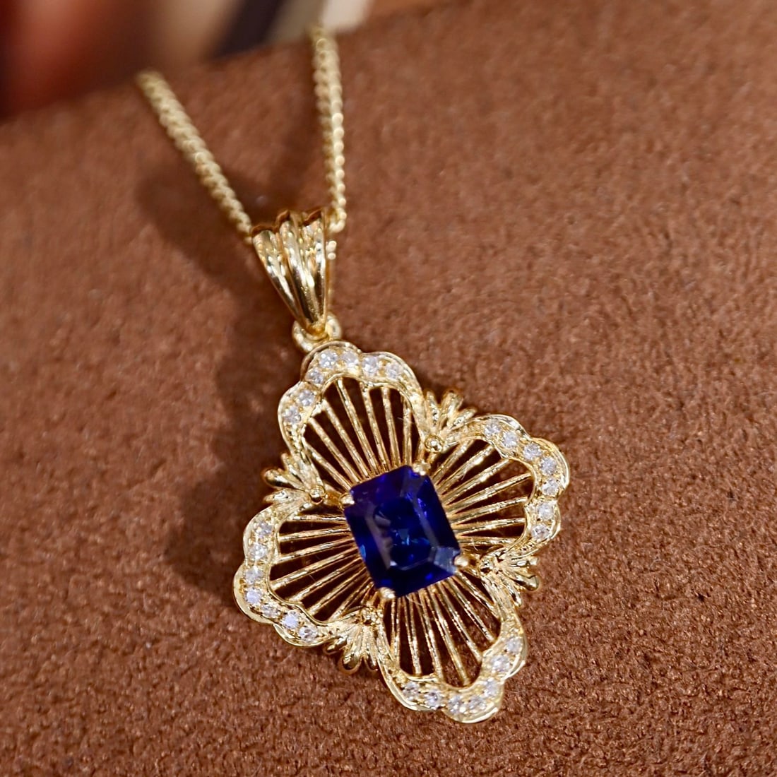 14k Gold 0.77 Ctw Natural Sapphire & Diamond Pendant( Without Chain ): Ref:231138113 // gold content:14k gold // main gemstone:sapphire // shape:octagonal // carat weight:0. 71ct // color:blue // treatment:natural // // adjacent gemstone 2 : diamond // shape:round //