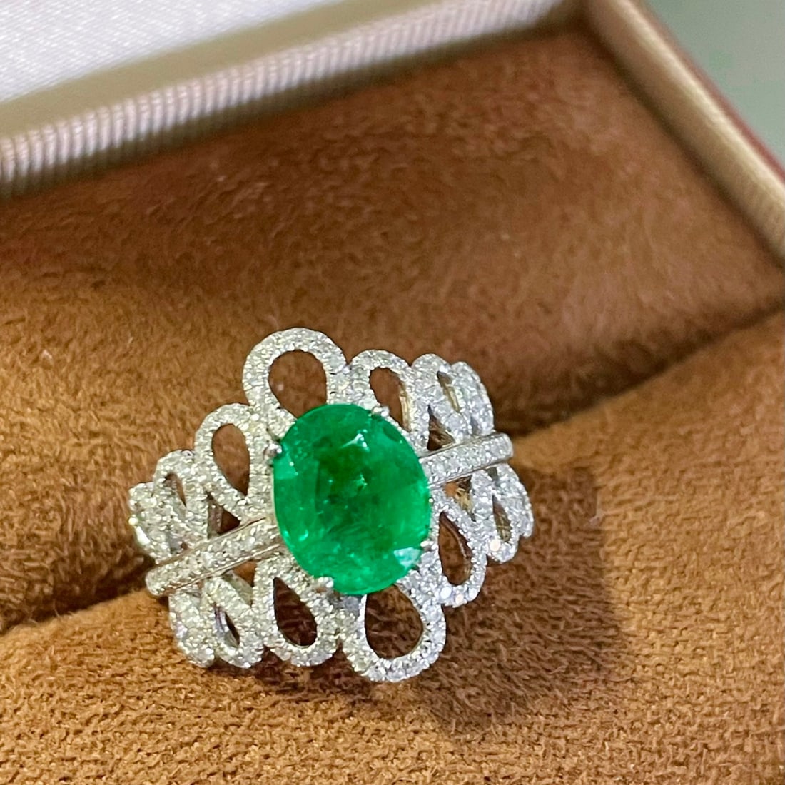 14k Gold 1.5 Ct Natural Emerald & Diamond Ring: Ref:231138114 // gold content:14k gold // ring size:7. 25us // // main gemstone:emerald // shape:oval // carat weight:1. 5ct // color:green // treatment:natural // // adjacent gemstone 2 : diamond