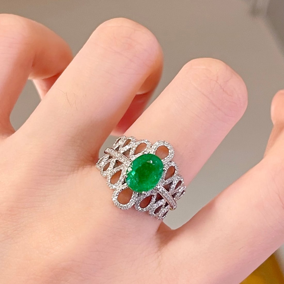 14k Gold 1.5 Ct Natural Emerald & Diamond Ring - 4