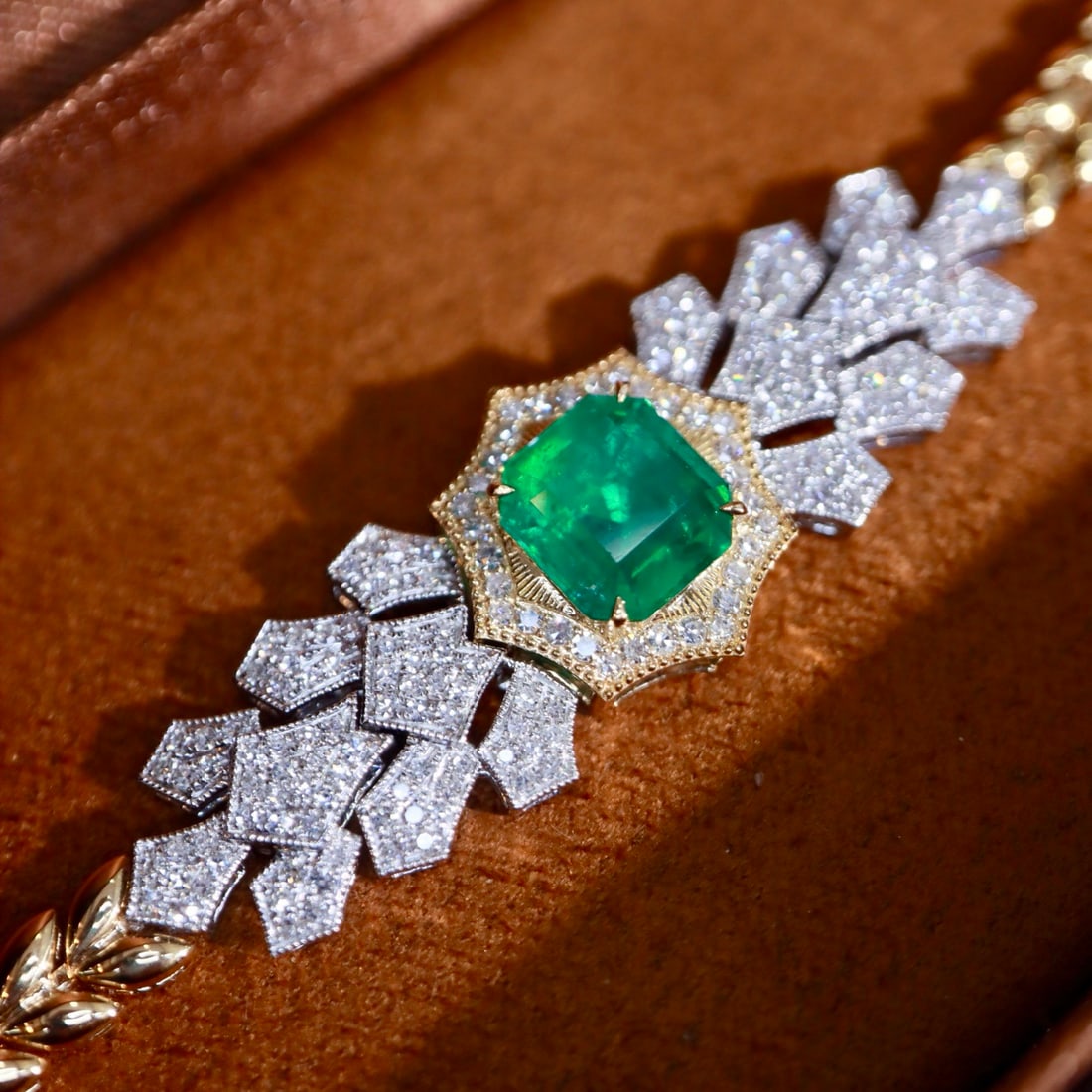 14k Gold 2.34 Ctw Natural Emerald & Diamond Bracelet - 3