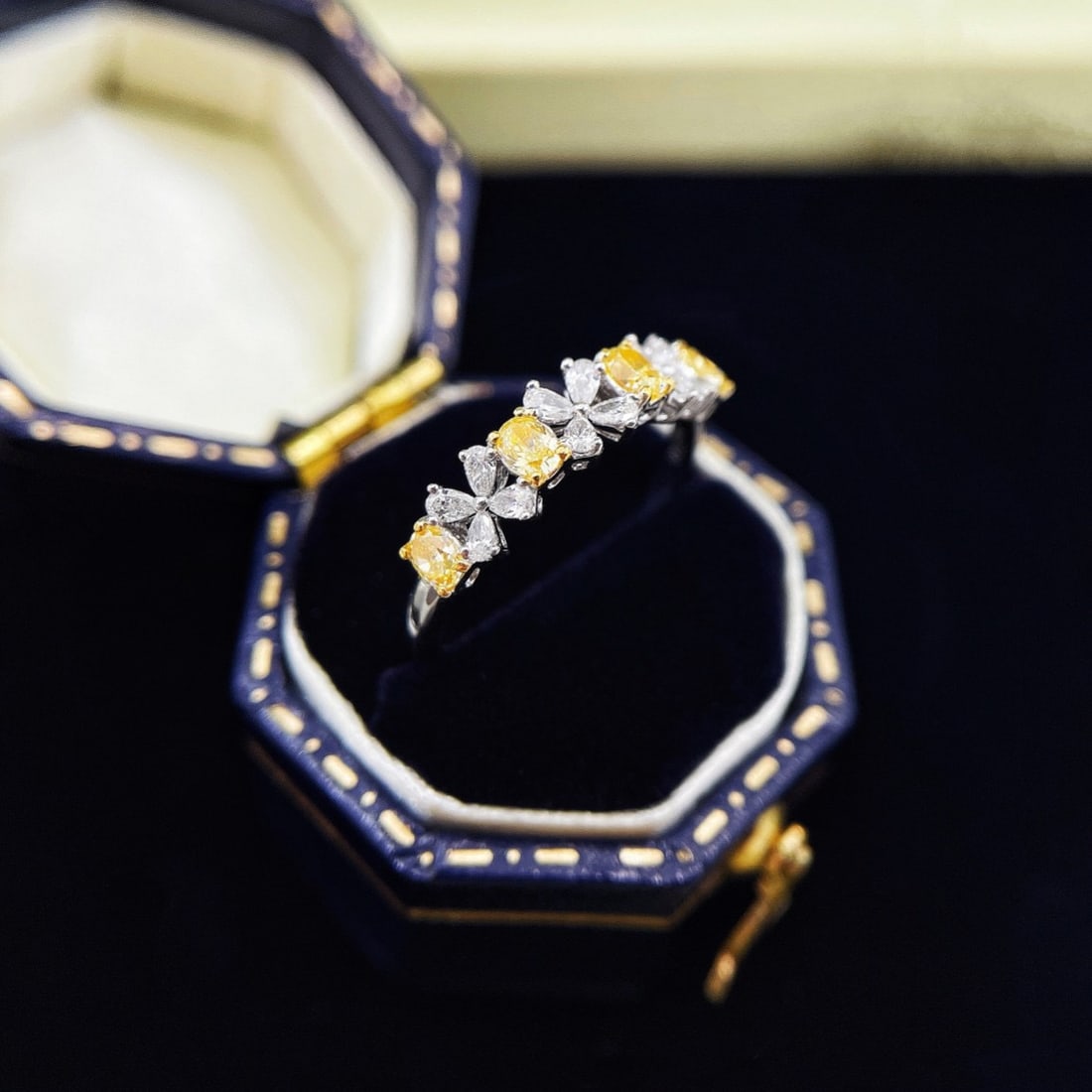 14k Gold 0.55 Ctw Natural Yellow Diamond & Diamond Ring - 3