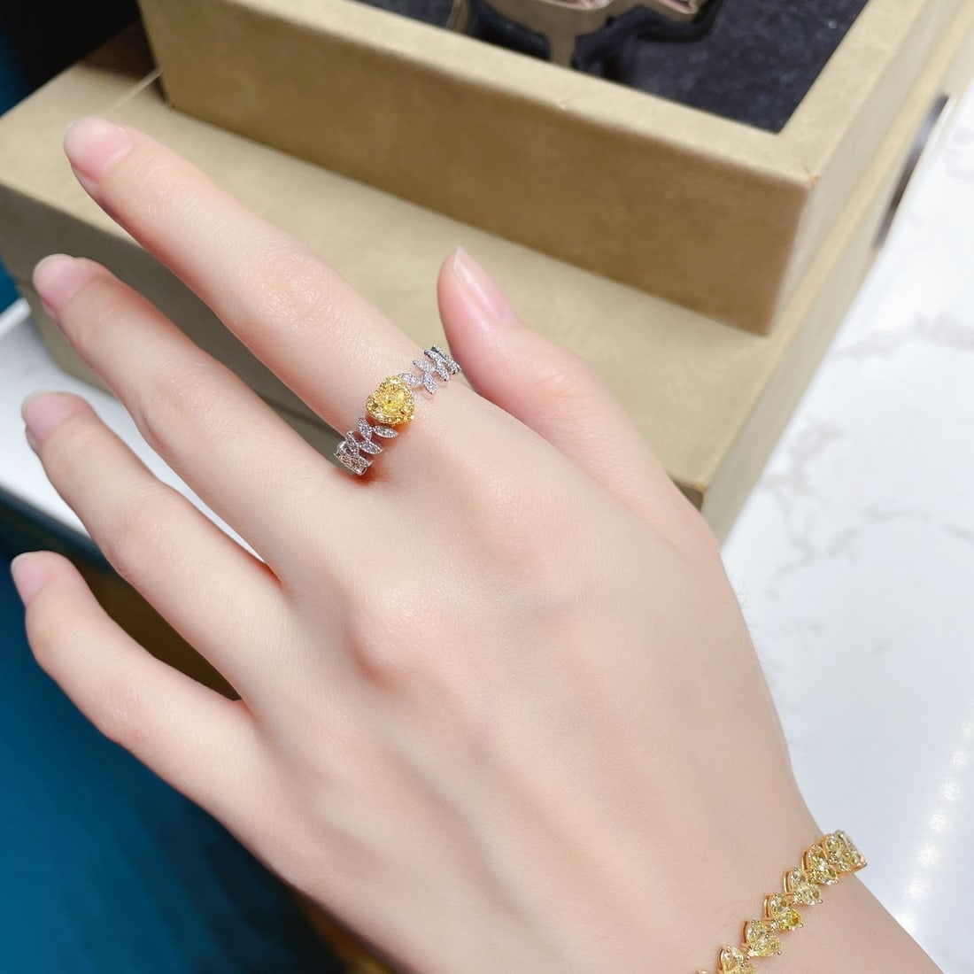 14k Gold 0.32 Ctw Natural Yellow Diamond & Diamond Ring - 4