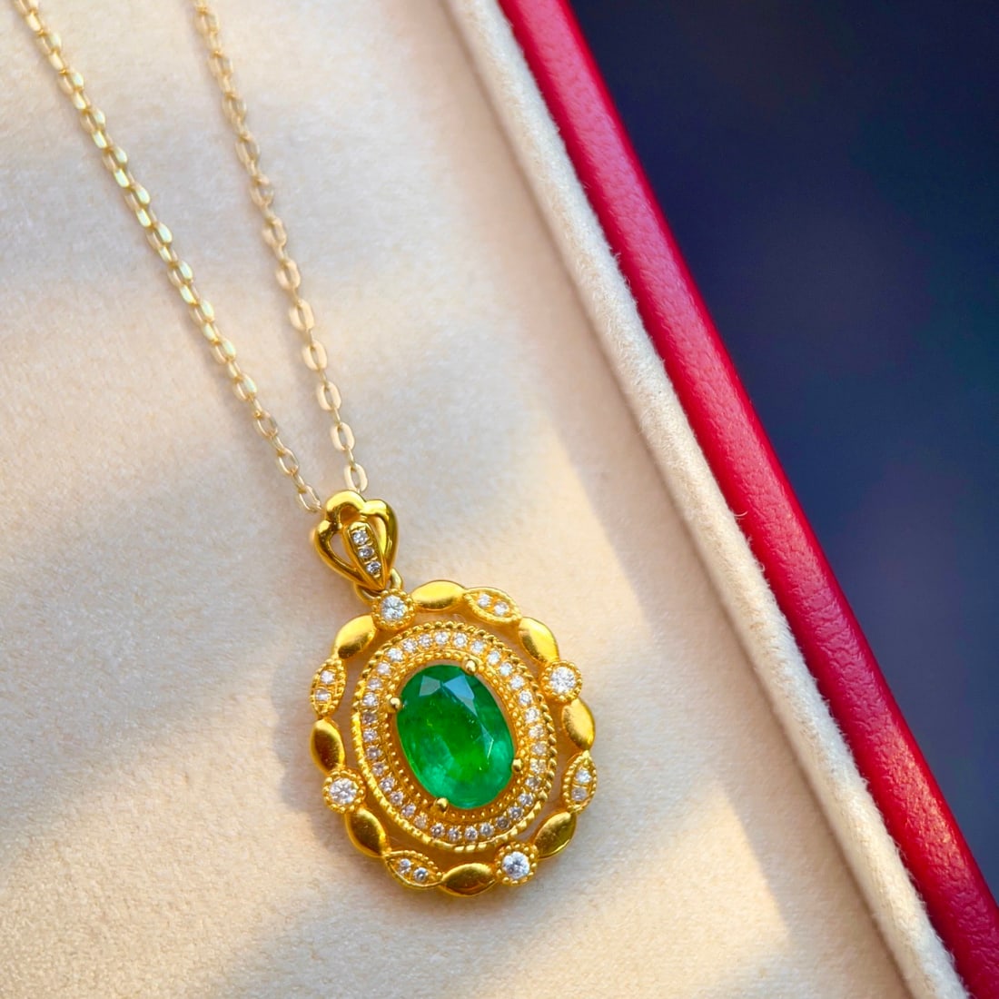 14k Gold 1.23 Ctw Natural Emerald & Diamond Pendant( Without Chain ): Ref:231138156 // gold content:14k gold // main gemstone:emerald // shape:oval // carat weight:0. 75ct // color:green // treatment:natural // // adjacent gemstone 2 : diamond // shape:round // carat we