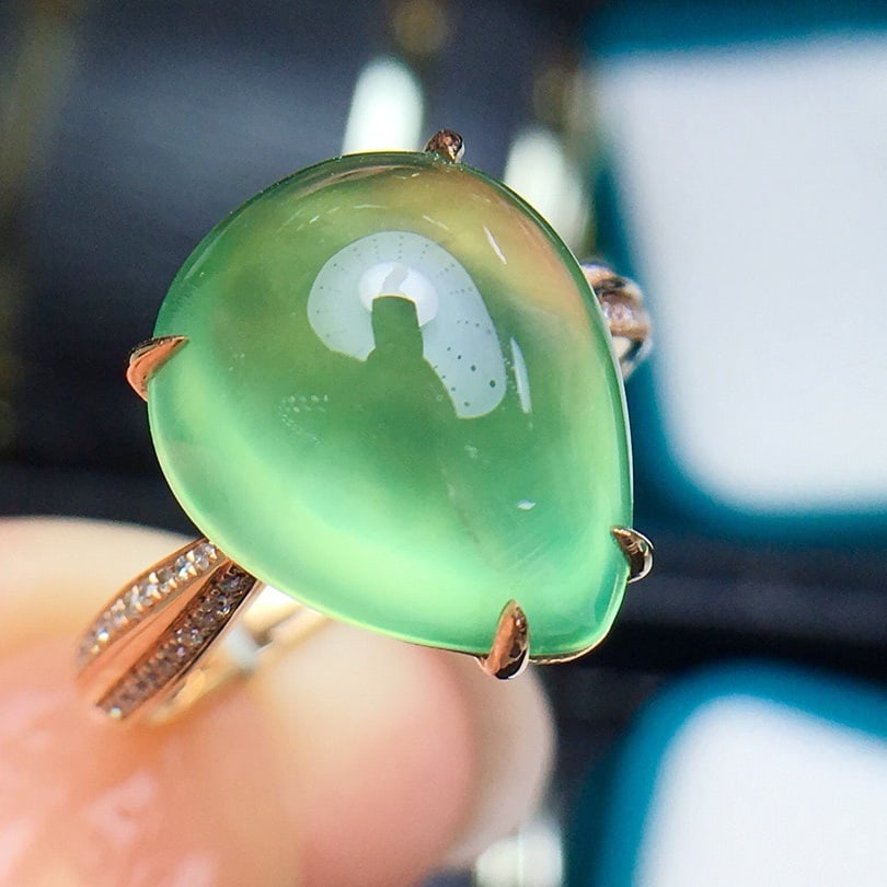 14k Gold 9.8 Ct Natural Prehnite & Diamond Ring - 3