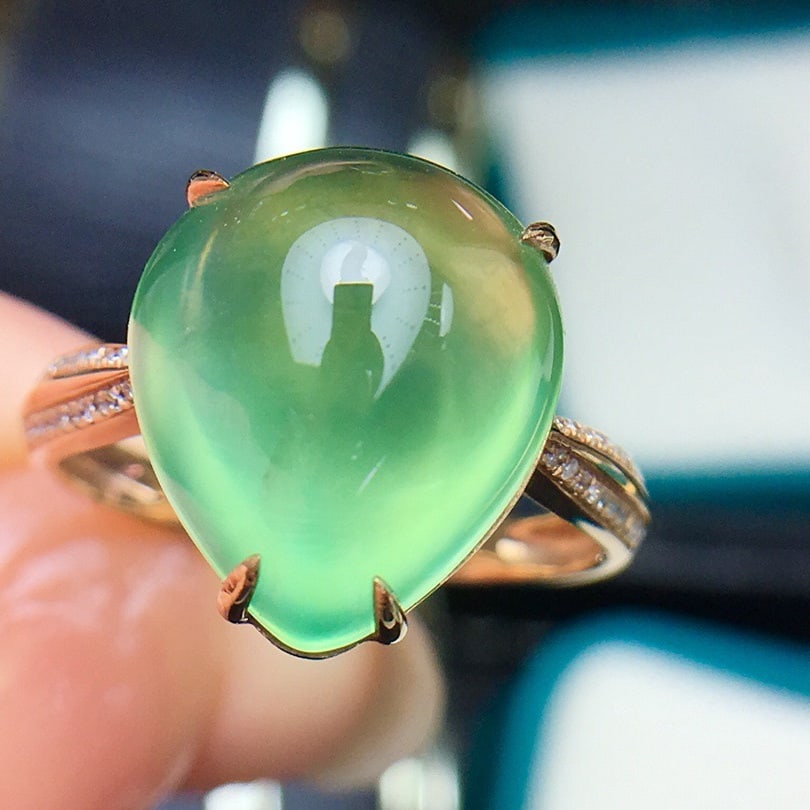 14k Gold 9.8 Ct Natural Prehnite & Diamond Ring - 4