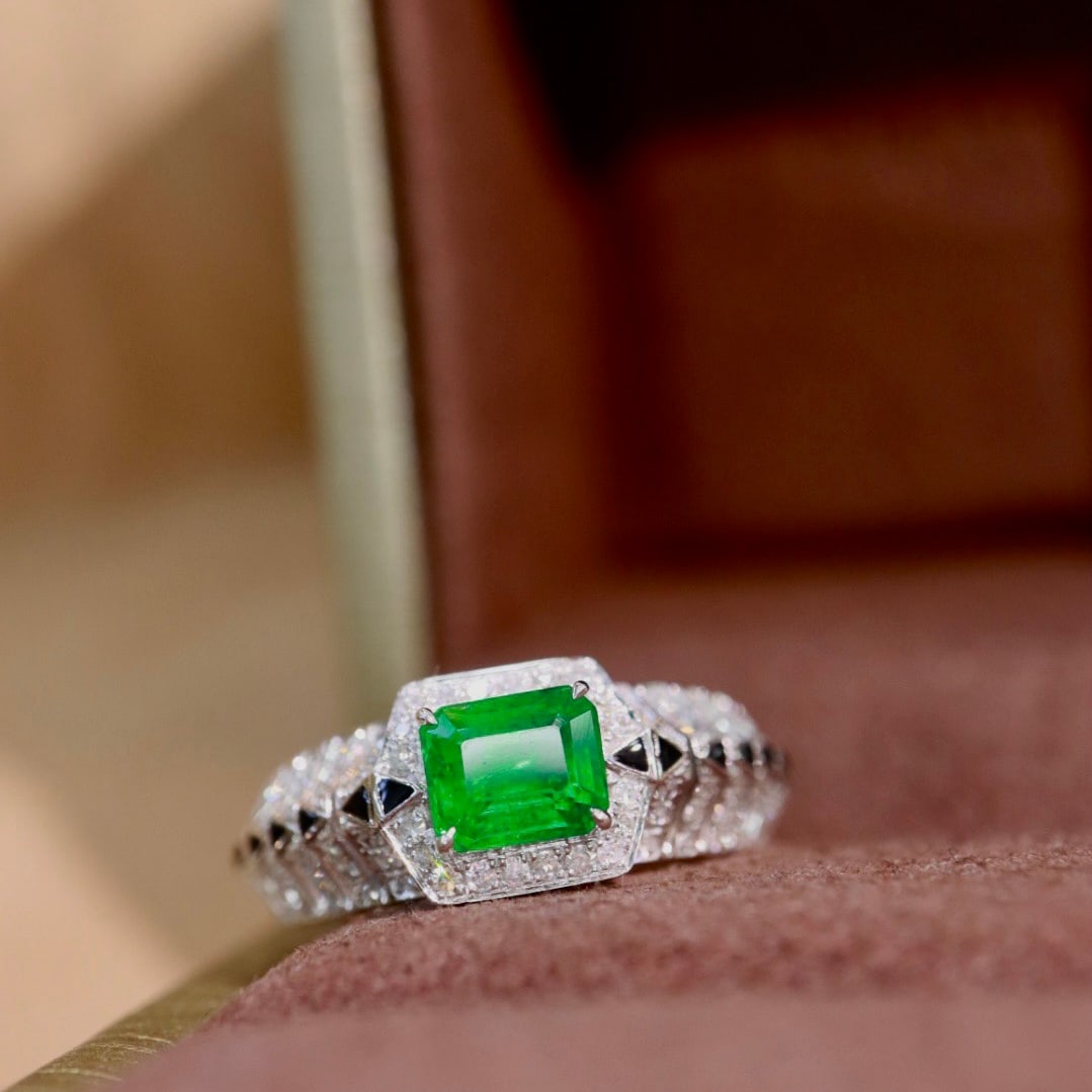 14k Gold 1.00 Ctw Vivid Green Natural Emerald & Diamond Ring: Ref:231138169 // gold content:14k gold // ring size:7. 25us // // main gemstone:emerald // shape:octagonal // carat weight:0. 78ct // color:vivid green // treatment:natural // // adjacent gemstone