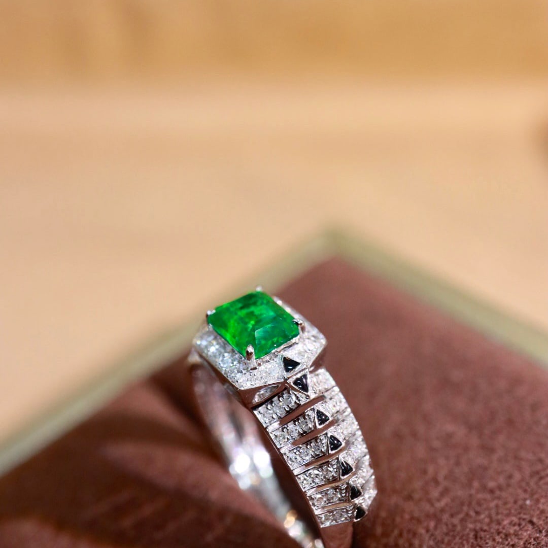 14k Gold 1.00 Ctw Vivid Green Natural Emerald & Diamond Ring - 2