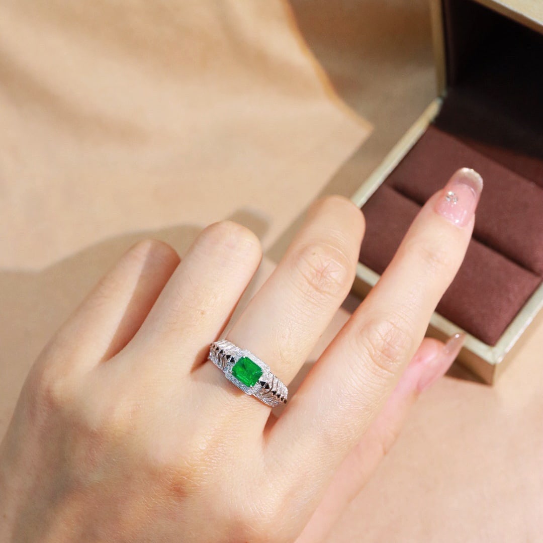 14k Gold 1.00 Ctw Vivid Green Natural Emerald & Diamond Ring - 4