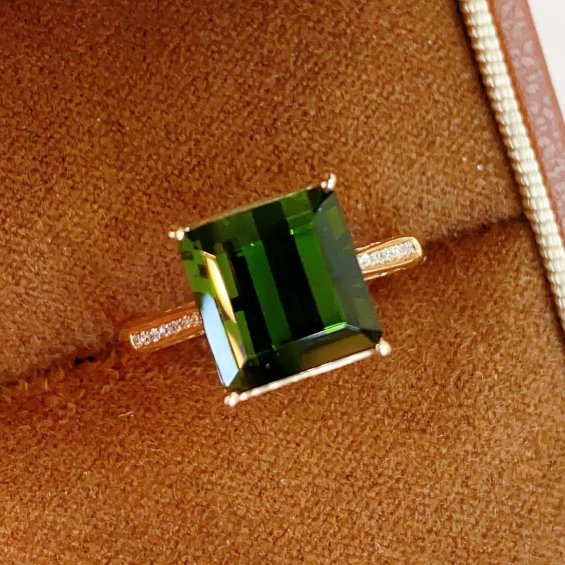 14k Gold 3.99 Ctw Natural Tourmaline & Diamond Ring: Ref:231138171 // gold content:14k gold // ring size:7. 25us // // main gemstone:tourmaline // shape:octagonal // carat weight:3. 95ct // color:green // treatment:natural // // adjacent gemstone 2