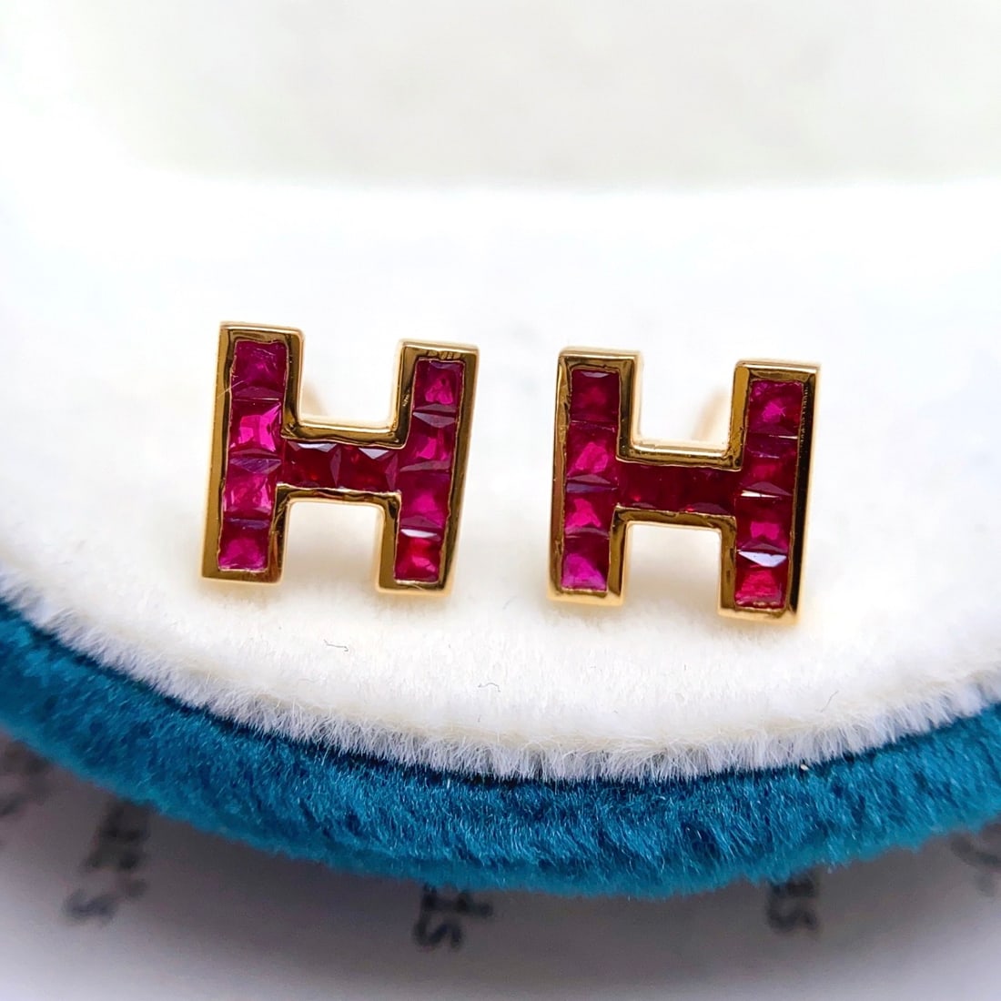 14k Gold 1.10 Ct Natural Ruby Earrings: Ref:231138174 // gold content:14k gold // main gemstone:ruby // shape:princess // carat weight:1. 10ct // color:red // treatment:natural // Condition: New Low Estimate: 1900.00 High Estimate: 2800.00