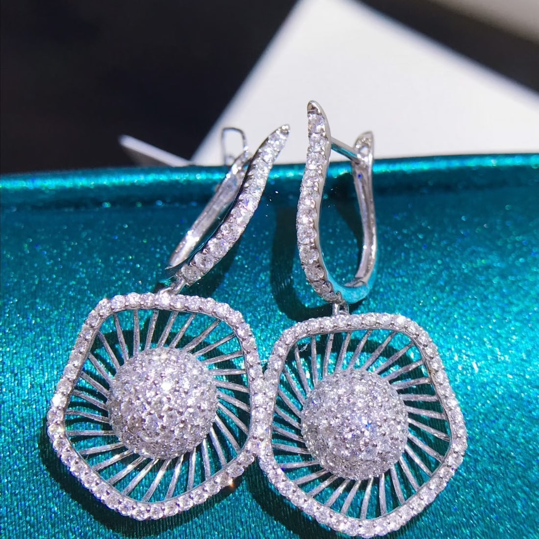 14k Gold 1.62 Ct Natural H Diamond Earrings: Ref:231138176 // gold content:14k gold // main gemstone:diamond // shape:round // carat weight:1. 62ct // clarity grade:vs-si // color:h // treatment:natural // cut grade:g // Condition: NewLow