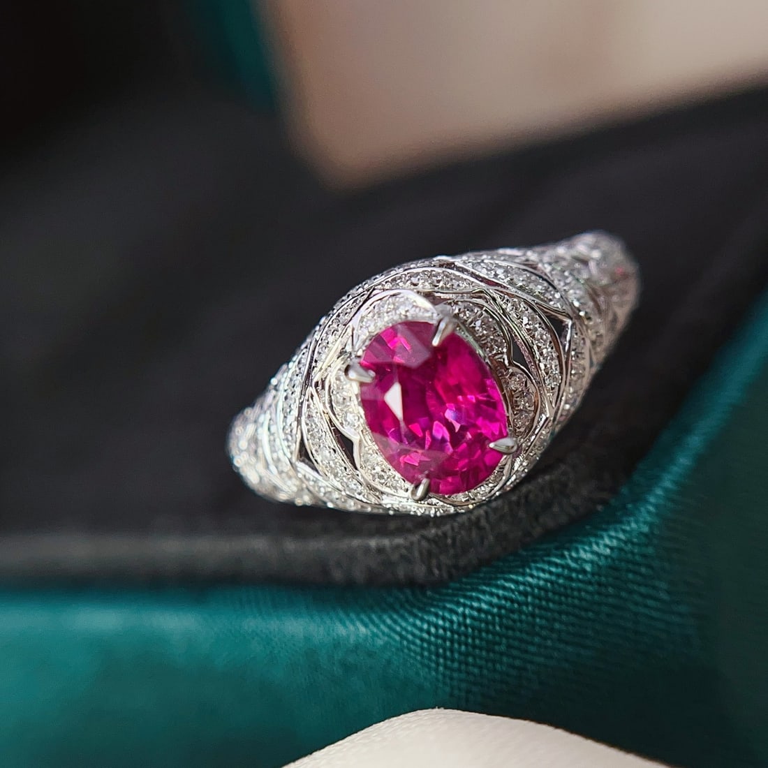 14k Gold 1.10 Ct Natural Ruby & Diamond Ring: Ref:231138177 // gold content:14k gold // ring size:7. 25us // // main gemstone:ruby // shape:oval // carat weight:1. 10ct // color:red // treatment:natural // // adjacent gemstone 2 : diamond //