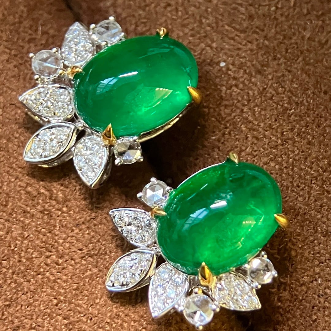 14k Gold 4.84 Ct Natural Emerald & Diamond Earrings: Ref:231138183 // gold content:14k gold // main gemstone:emerald // shape:oval // carat weight:4. 84ct // color:green // treatment:natural // // adjacent gemstone 2 : diamond // shape:round // clarity