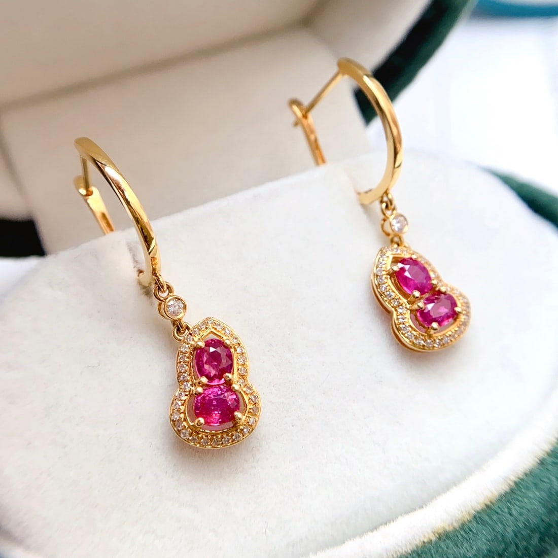 14k Gold 1.00 Ct Natural Ruby & Diamond Earrings: Ref:231138190 // gold content:14k gold // main gemstone:ruby // shape:oval // carat weight:1. 00ct // color:red // treatment:natural // // adjacent gemstone 2 : diamond // number of stones:64 //