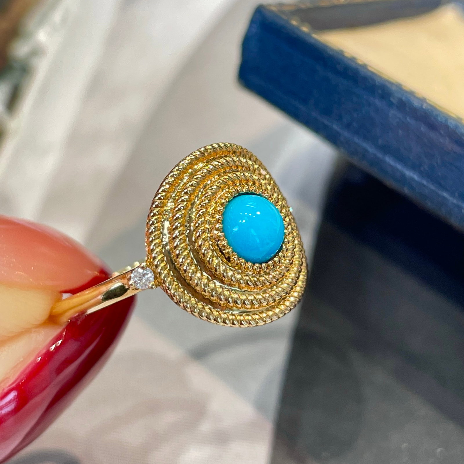 14k Gold 0.6 Ct Natural Blue Turquoise & Diamond Ring - 4