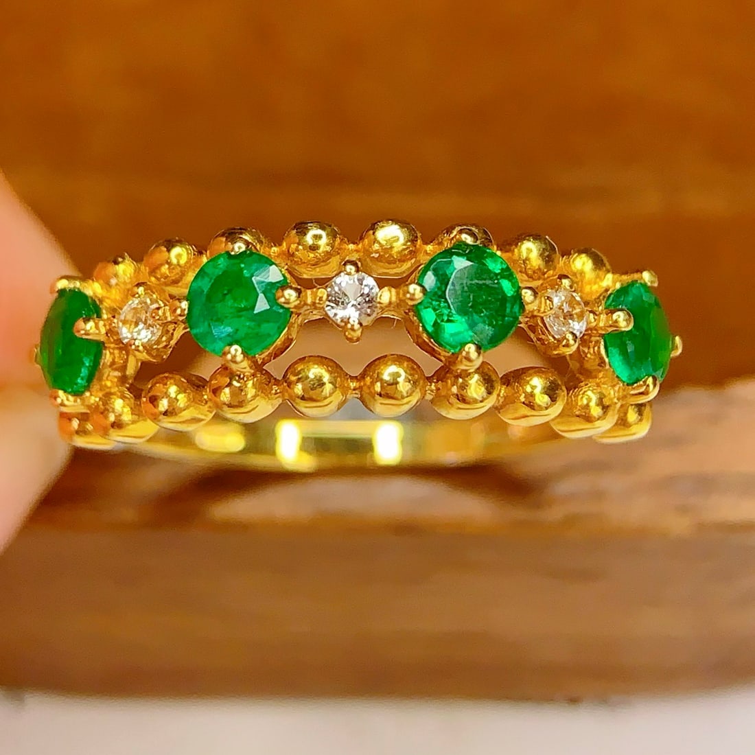 14k Gold 0.8 Ct Natural Emerald & Sapphire Ring: Ref:231138211 // gold content:14k gold // ring size:7. 25us // // main gemstone:emerald // shape:round // carat weight:0. 8ct // color:green // treatment:natural // cut grade:g // // adjacent