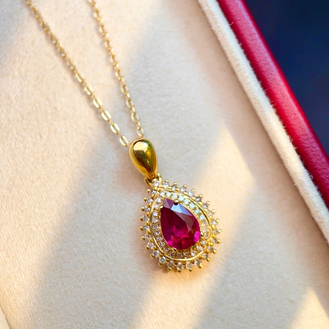 14k Gold 0.76 Ctw Natural Ruby & Diamond Pendant( Without Chain ): Ref:231138217 // gold content:14k gold // main gemstone:ruby // shape:pear // carat weight:0. 55ct // color:red // treatment:natural // // adjacent gemstone 2 : diamond // number of stones:52 //