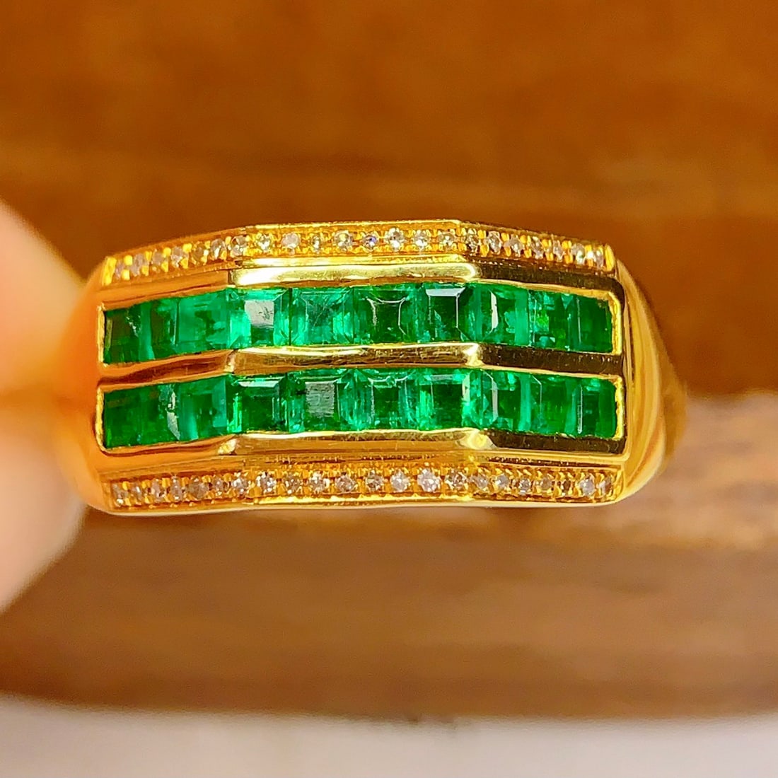 14k Gold 1.8 Ct Natural Emerald & Diamond Ring - 2