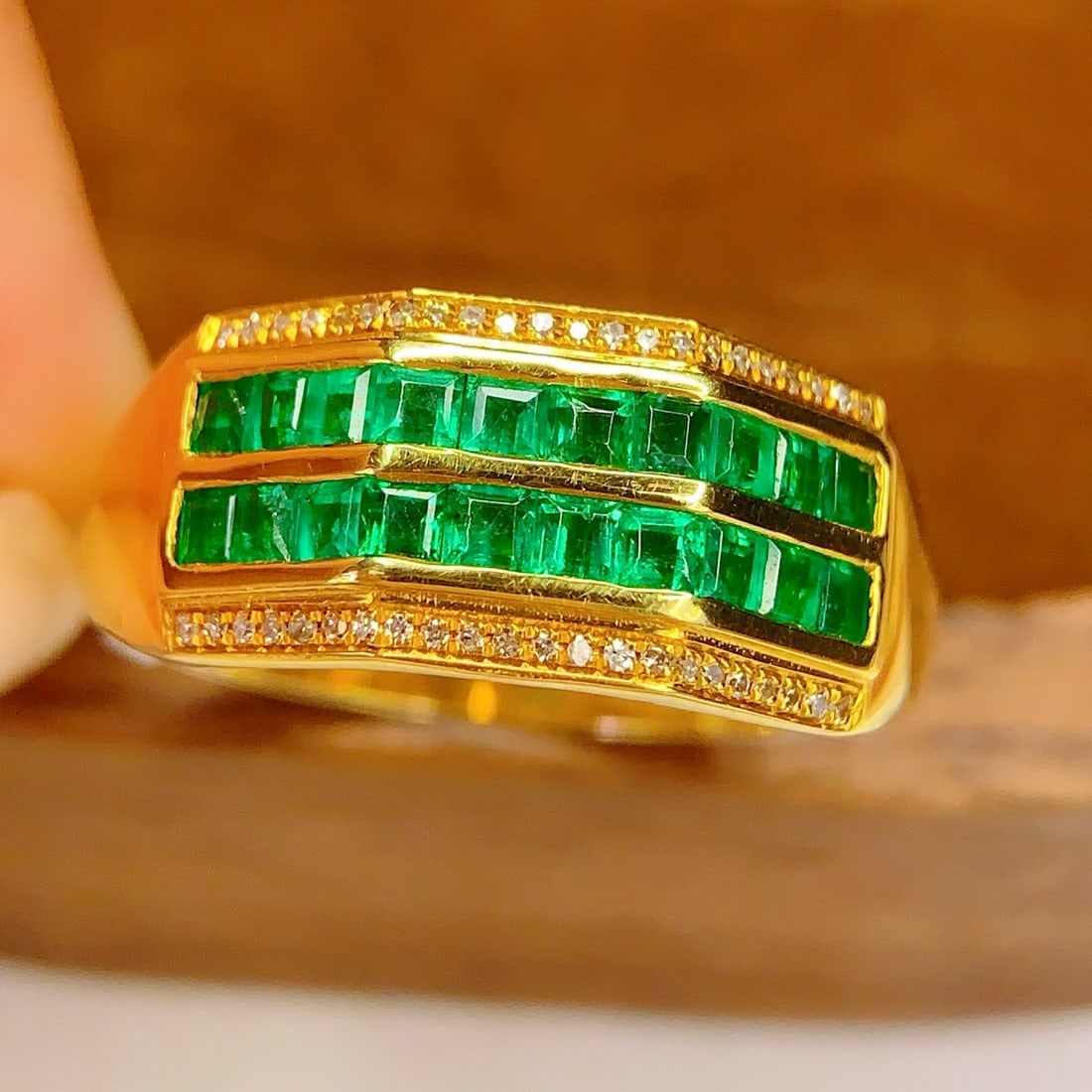 14k Gold 1.8 Ct Natural Emerald & Diamond Ring - 5