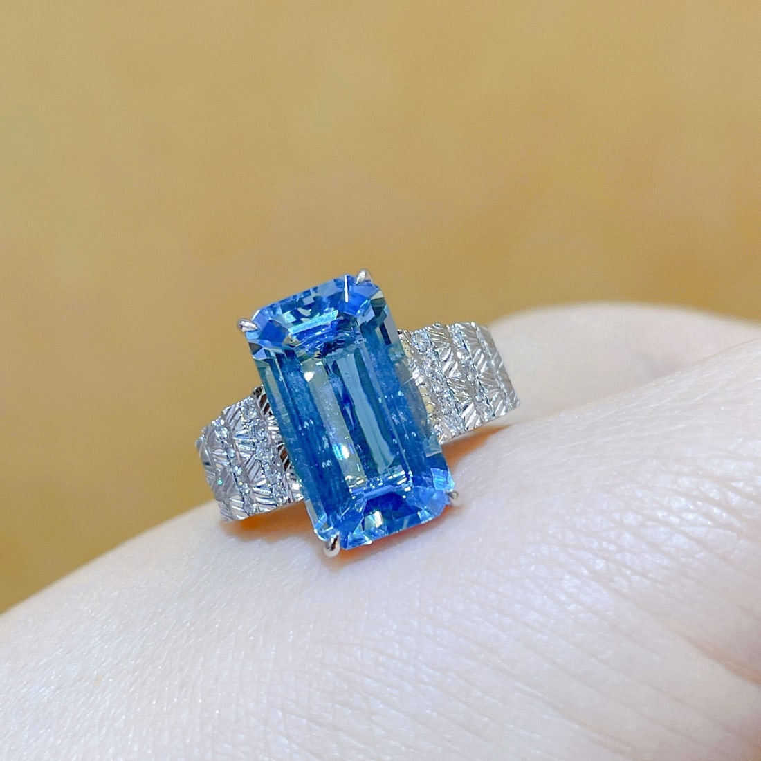 14k Gold 5.40 Ctw Natural Aquamarine & Diamond Ring - 3