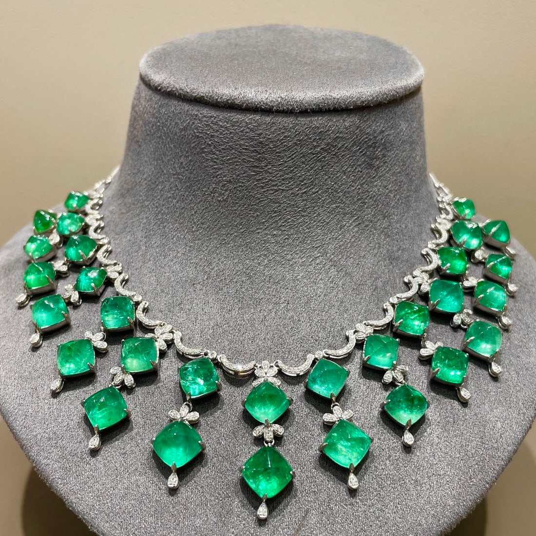 14k Gold 49.5 Ctw Natural Emerald & Diamond Necklace - 2